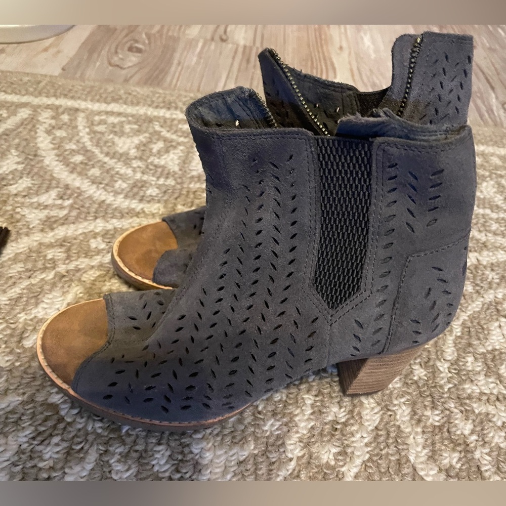 *TOMS** grey leather zip booties ladies 6.5
